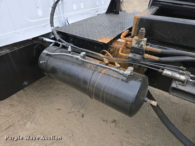 image for item EC4196 1986 International 1954 hook lift truck