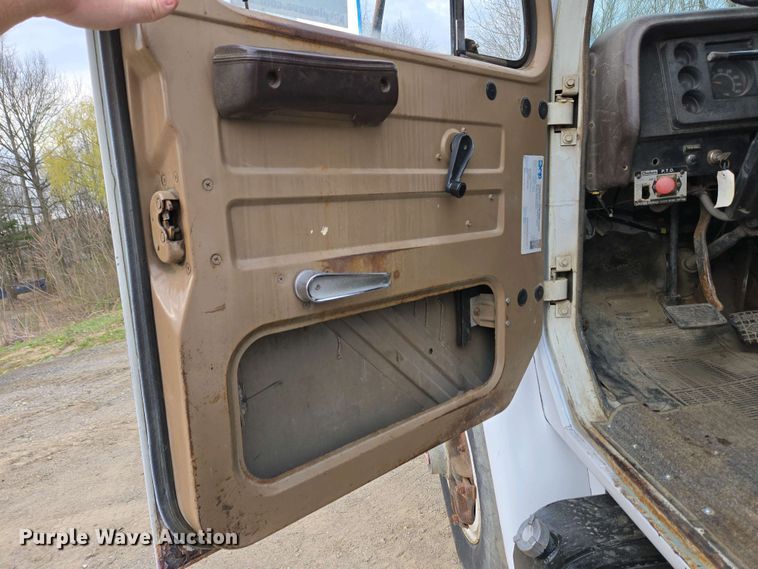 image for item EC4196 1986 International 1954 hook lift truck