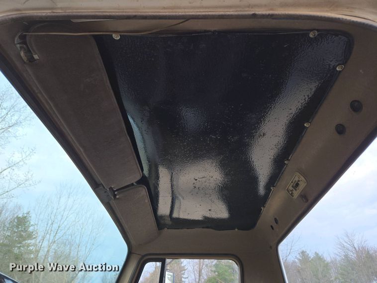 image for item EC4196 1986 International 1954 hook lift truck