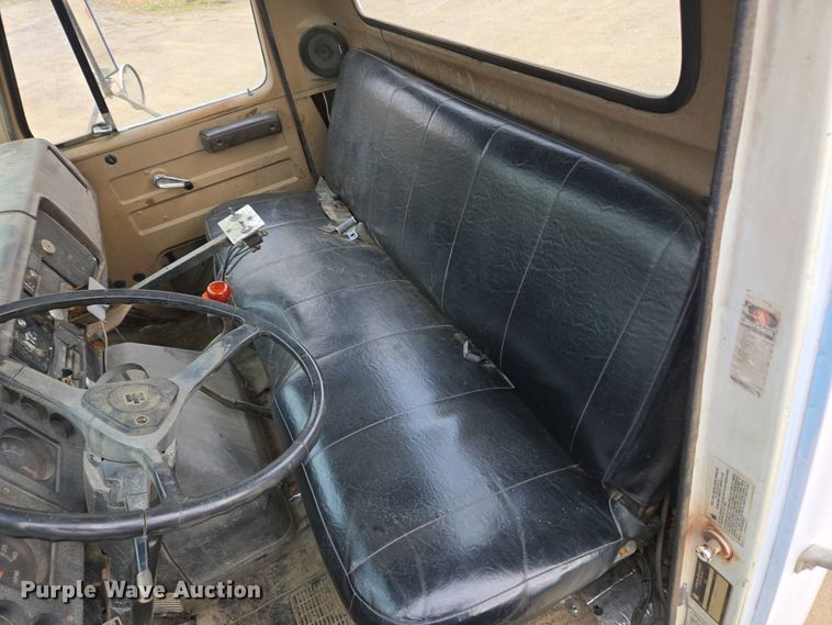 image for item EC4196 1986 International 1954 hook lift truck