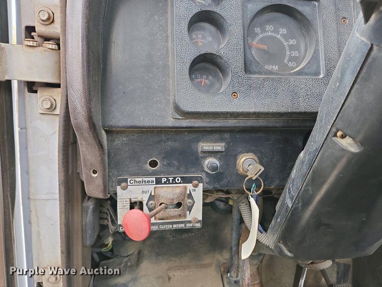 image for item EC4196 1986 International 1954 hook lift truck