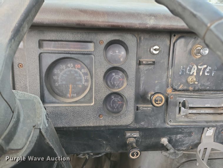 image for item EC4196 1986 International 1954 hook lift truck