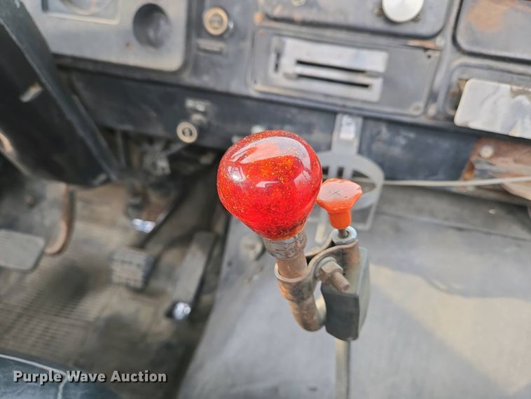 image for item EC4196 1986 International 1954 hook lift truck