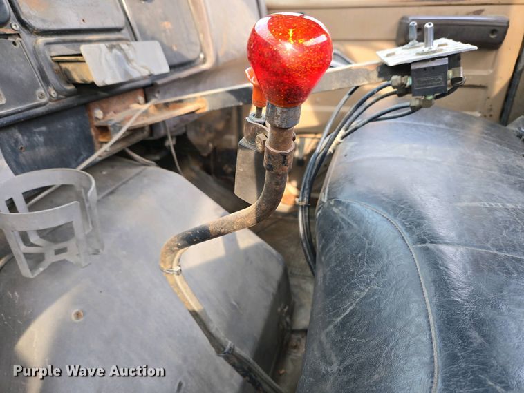 image for item EC4196 1986 International 1954 hook lift truck