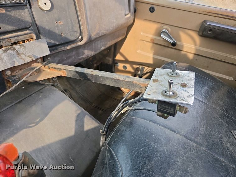 image for item EC4196 1986 International 1954 hook lift truck