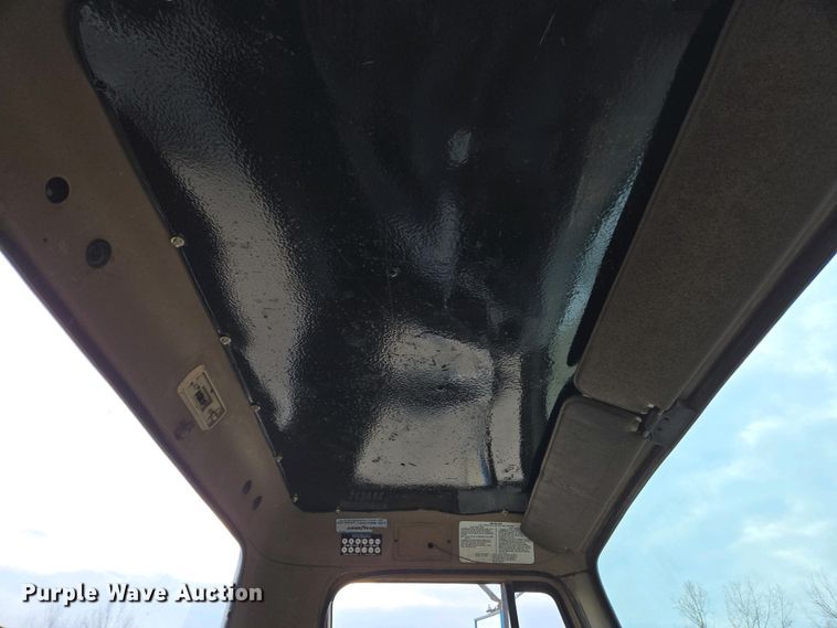 image for item EC4196 1986 International 1954 hook lift truck