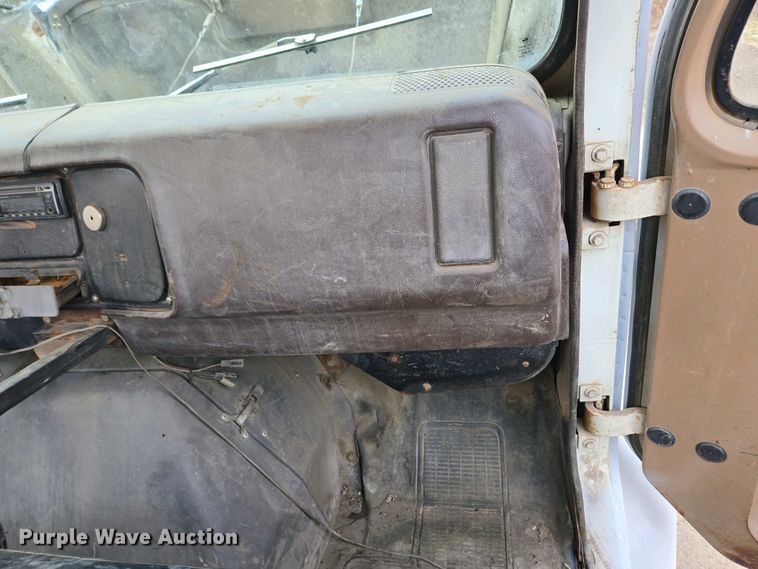 image for item EC4196 1986 International 1954 hook lift truck