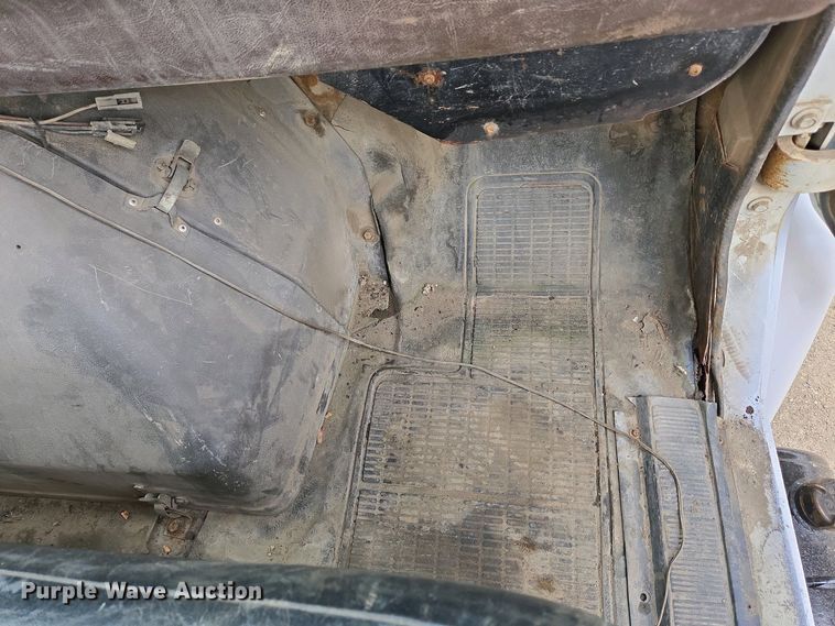 image for item EC4196 1986 International 1954 hook lift truck