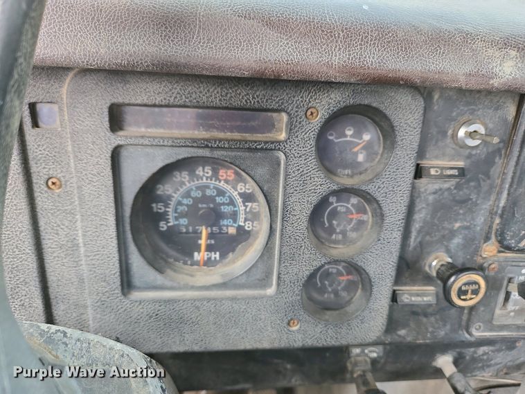 image for item EC4196 1986 International 1954 hook lift truck