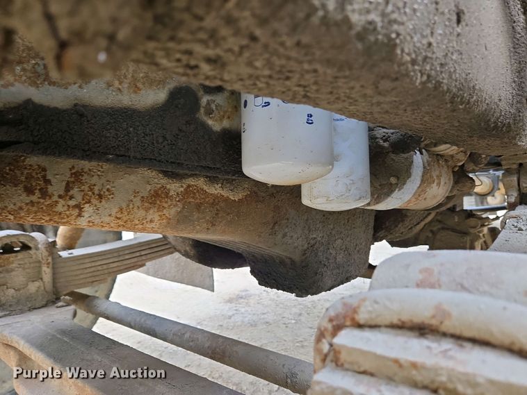 image for item EC4196 1986 International 1954 hook lift truck