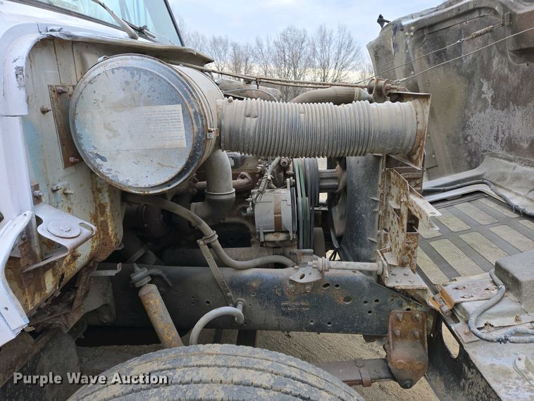 image for item EC4196 1986 International 1954 hook lift truck