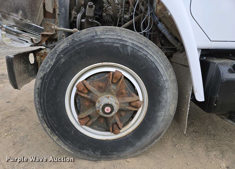 image for item EC4196 1986 International 1954 hook lift truck