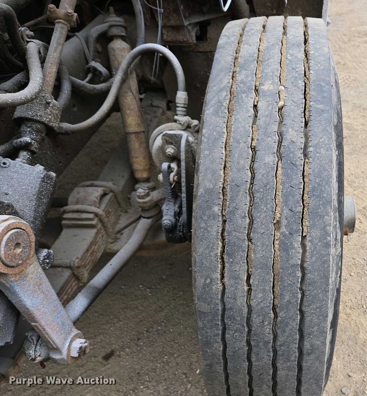 image for item EC4196 1986 International 1954 hook lift truck