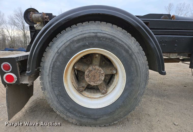 image for item EC4196 1986 International 1954 hook lift truck