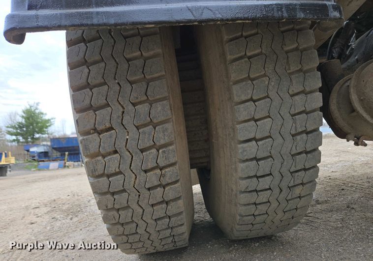 image for item EC4196 1986 International 1954 hook lift truck