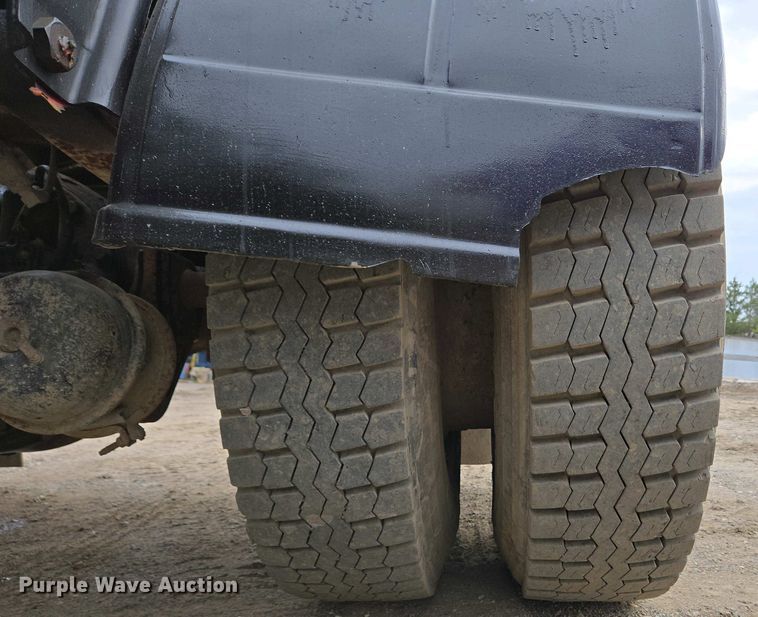 image for item EC4196 1986 International 1954 hook lift truck