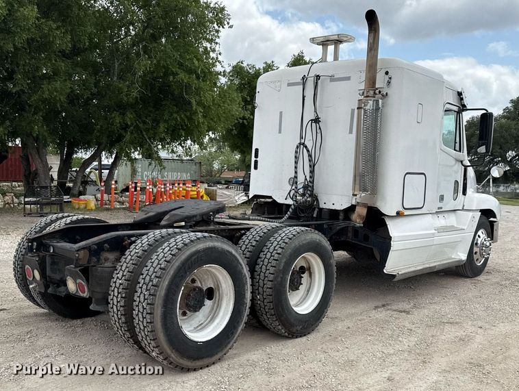 image for item ED5588 2005 Freightliner CST120 semi truck