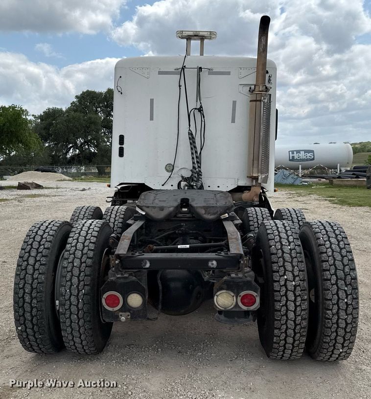 image for item ED5588 2005 Freightliner CST120 semi truck