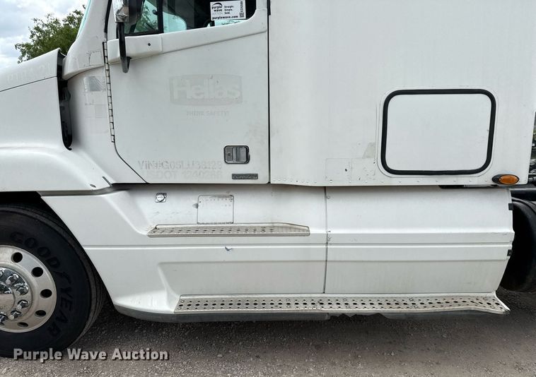 image for item ED5588 2005 Freightliner CST120 semi truck