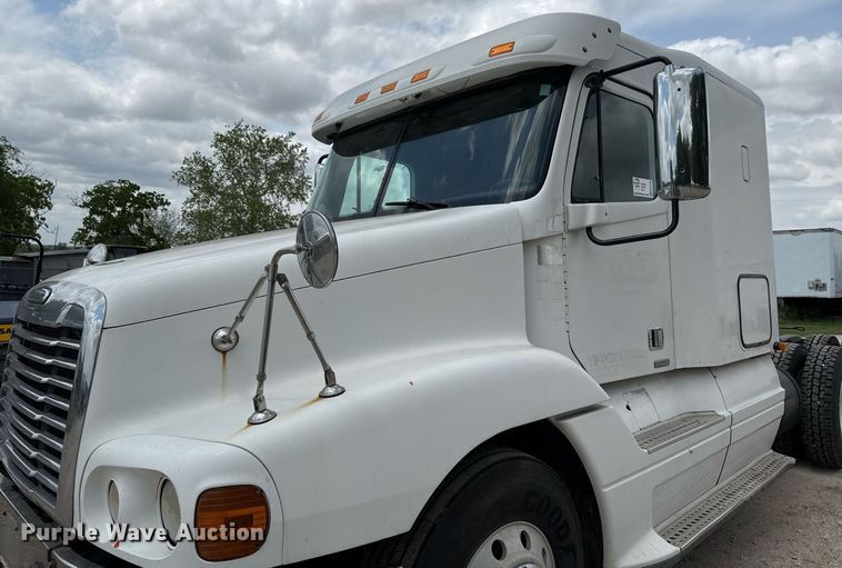 image for item ED5588 2005 Freightliner CST120 semi truck