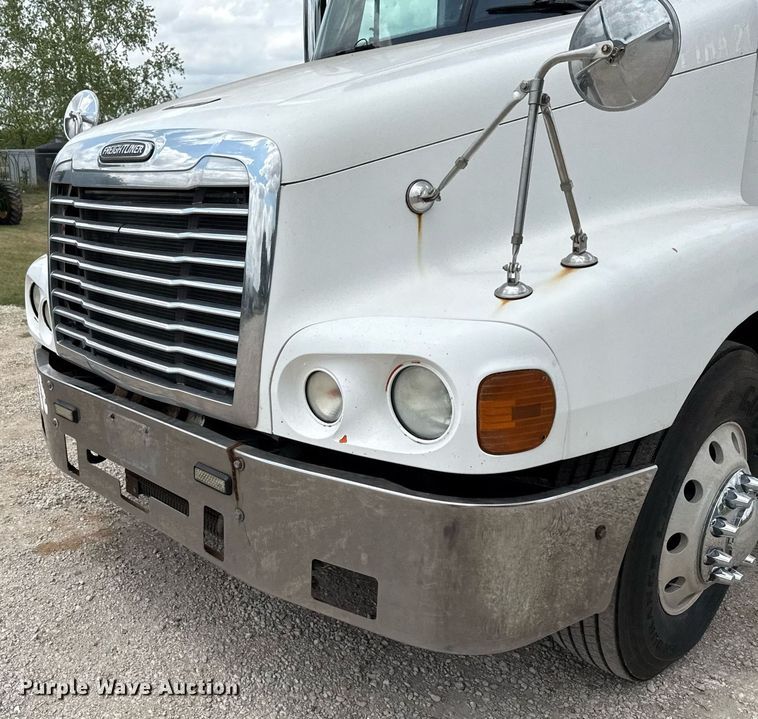 image for item ED5588 2005 Freightliner CST120 semi truck