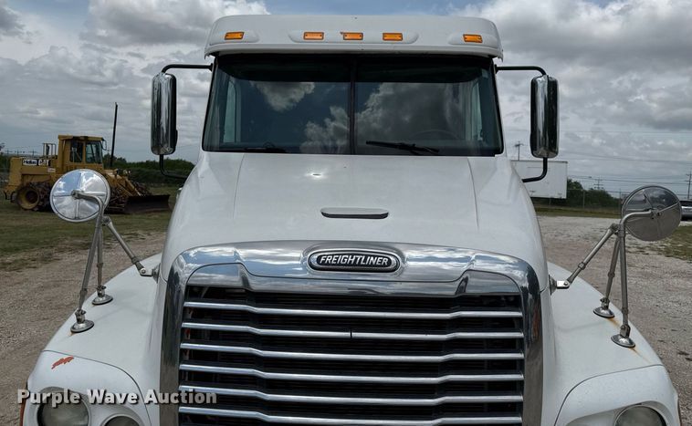image for item ED5588 2005 Freightliner CST120 semi truck