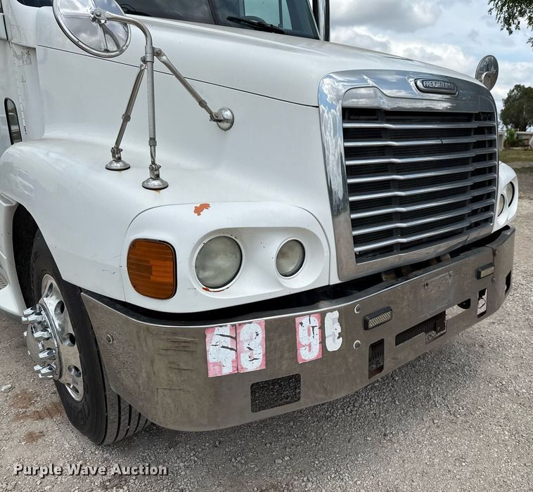 image for item ED5588 2005 Freightliner CST120 semi truck