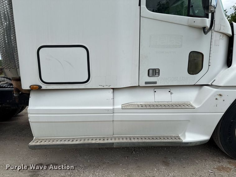 image for item ED5588 2005 Freightliner CST120 semi truck