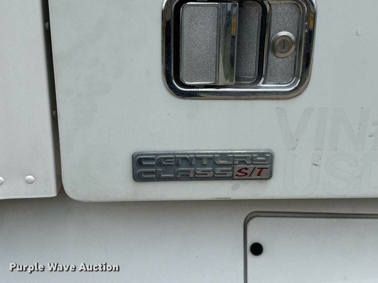 image for item ED5588 2005 Freightliner CST120 semi truck