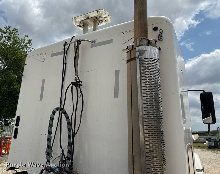 image for item ED5588 2005 Freightliner CST120 semi truck