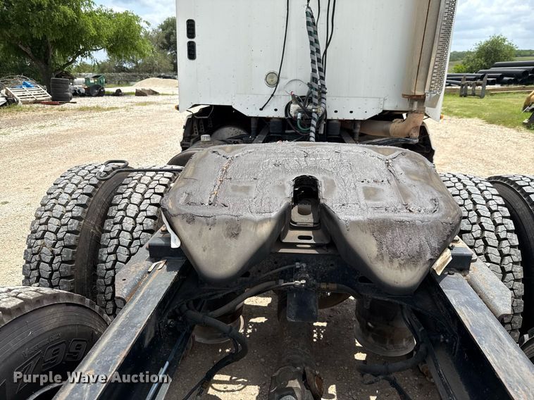 image for item ED5588 2005 Freightliner CST120 semi truck