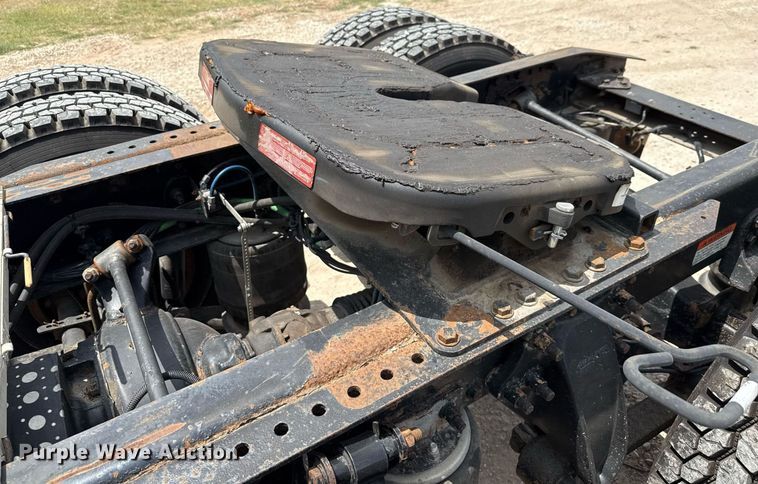 image for item ED5588 2005 Freightliner CST120 semi truck