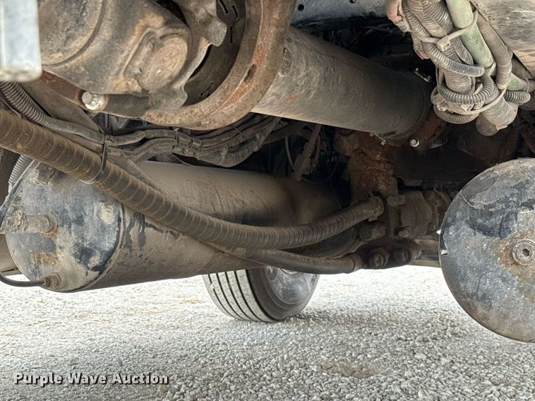 image for item ED5588 2005 Freightliner CST120 semi truck