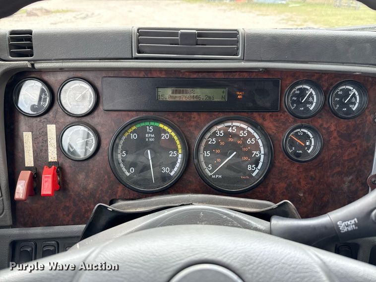 image for item ED5588 2005 Freightliner CST120 semi truck