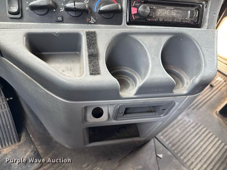 image for item ED5588 2005 Freightliner CST120 semi truck