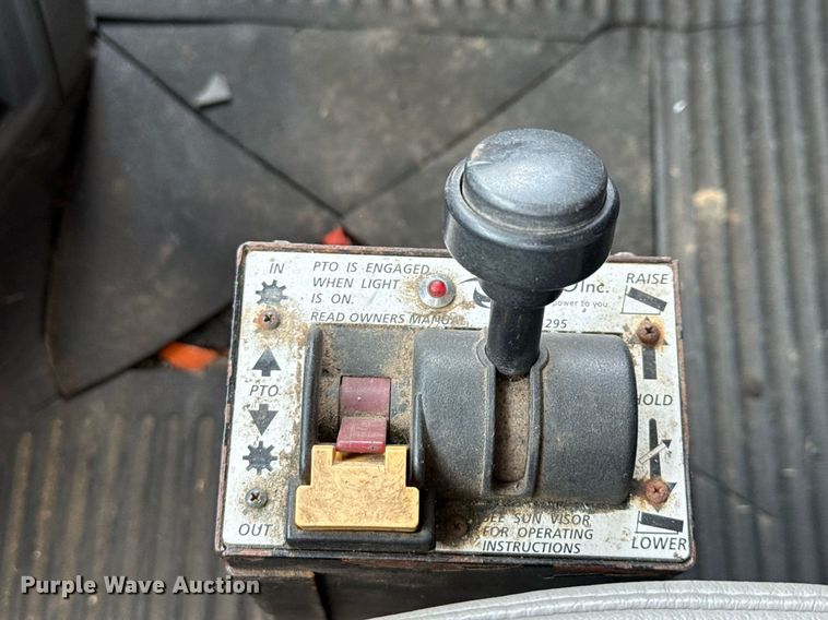 image for item ED5588 2005 Freightliner CST120 semi truck