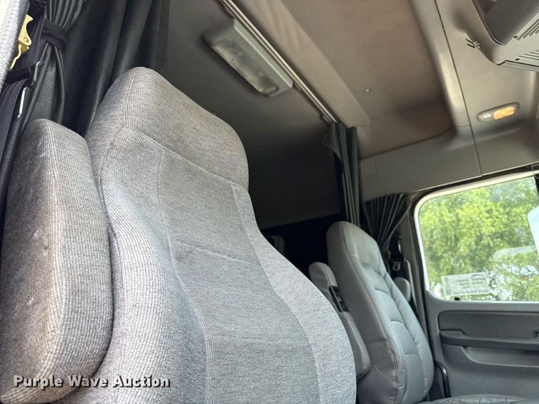 image for item ED5588 2005 Freightliner CST120 semi truck