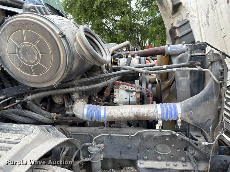 image for item ED5588 2005 Freightliner CST120 semi truck