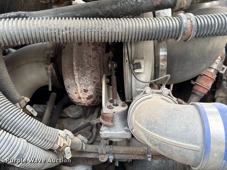 image for item ED5588 2005 Freightliner CST120 semi truck