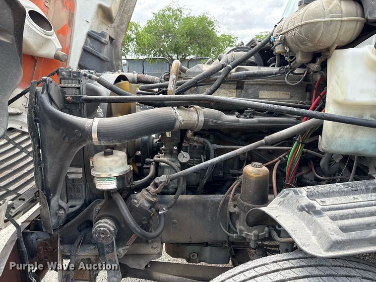 image for item ED5588 2005 Freightliner CST120 semi truck