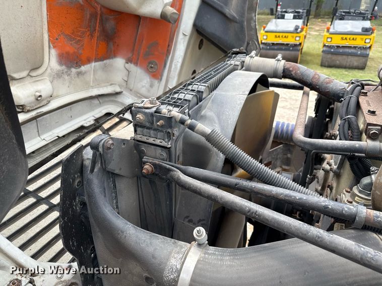 image for item ED5588 2005 Freightliner CST120 semi truck