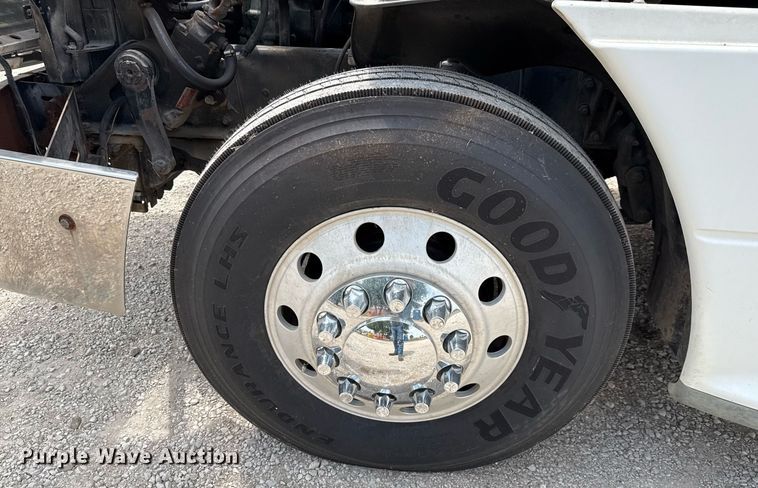 image for item ED5588 2005 Freightliner CST120 semi truck