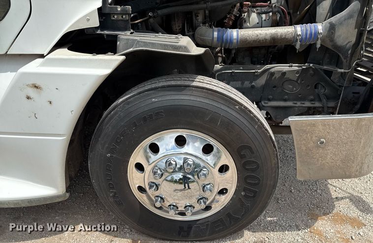 image for item ED5588 2005 Freightliner CST120 semi truck