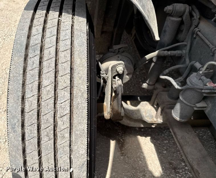 image for item ED5588 2005 Freightliner CST120 semi truck