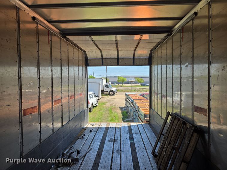 image for item EF2982 1986 Road Systems CFR28102 dry van trailer