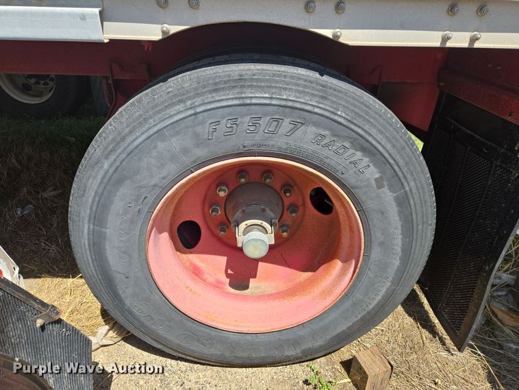 image for item EF2982 1986 Road Systems CFR28102 dry van trailer