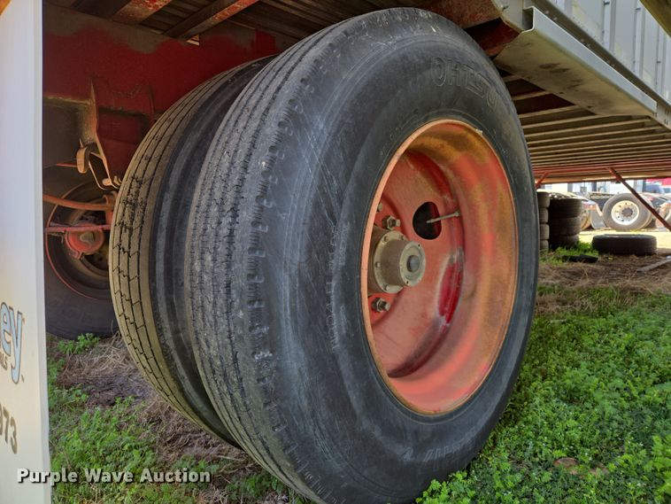 image for item EF2982 1986 Road Systems CFR28102 dry van trailer