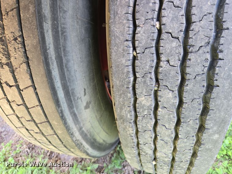 image for item EF2982 1986 Road Systems CFR28102 dry van trailer