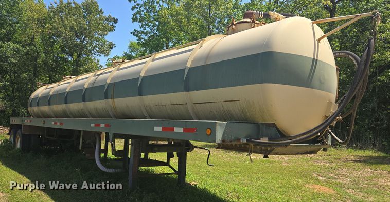image for item EF2992 2001 Pioneer 130-BBL vacuum trailer