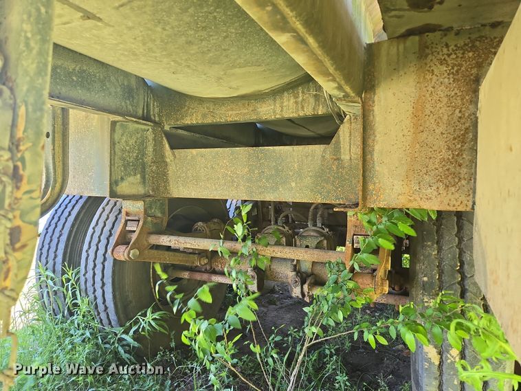 image for item EF2992 2001 Pioneer 130-BBL vacuum trailer